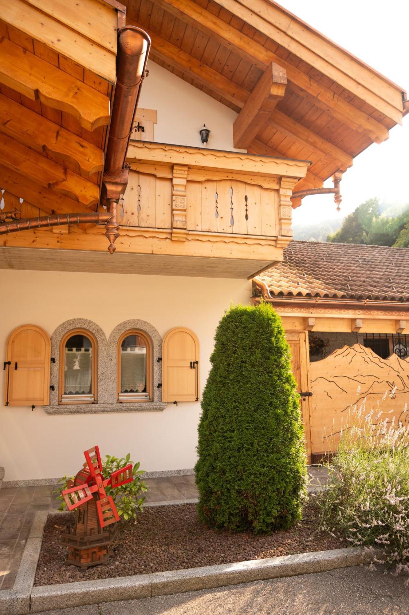 Alfio'S Alpen Suite Roncone Bagian luar foto